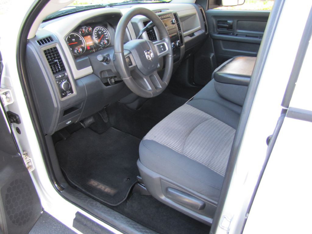 2011 Dodge Ram 3500 Image 12