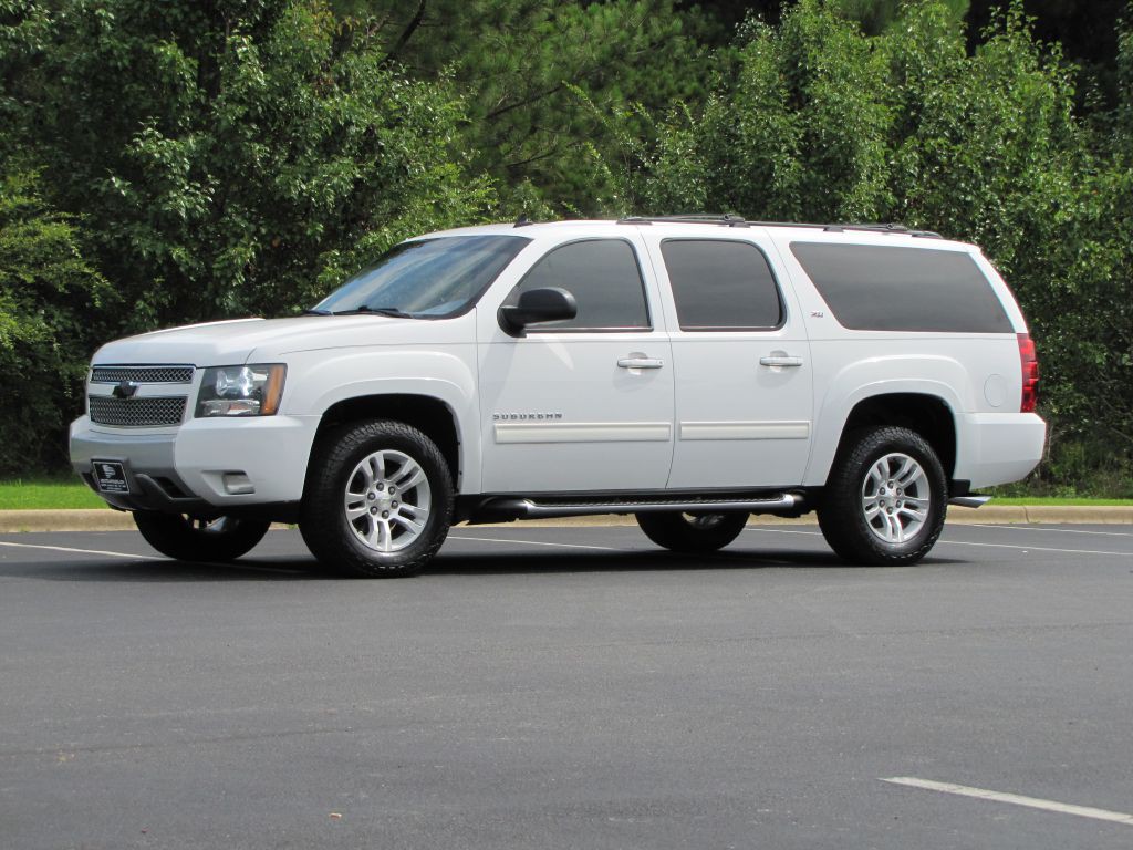 2012 Chevrolet Suburban Image 3