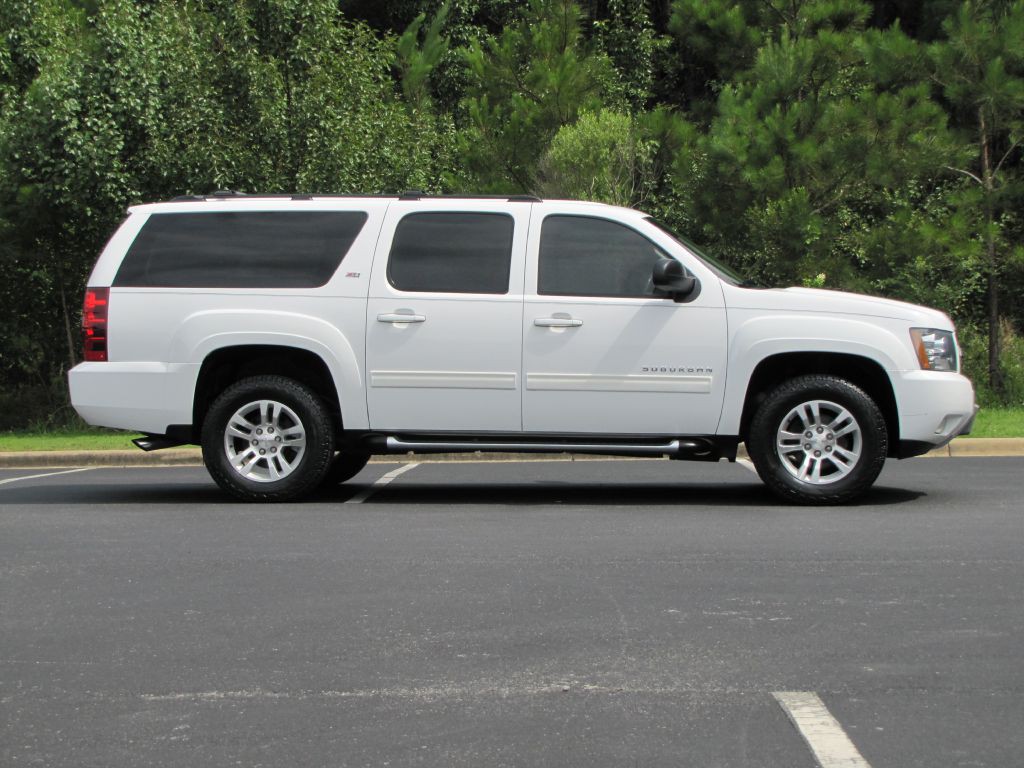2012 Chevrolet Suburban Image 4