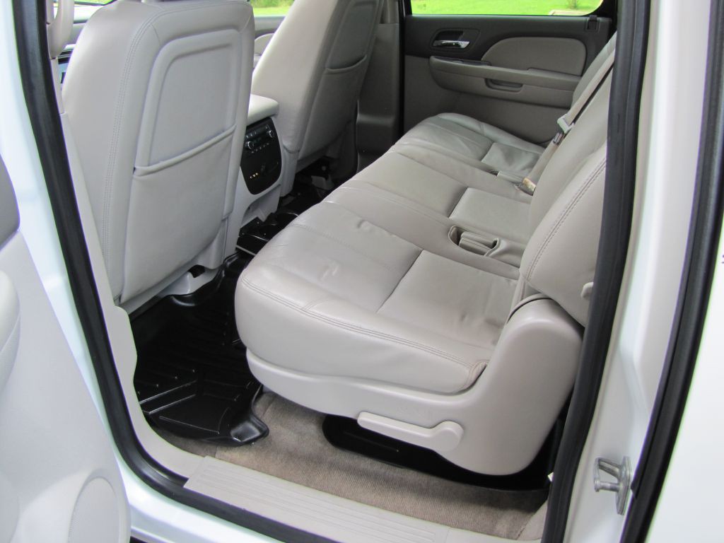 2012 Chevrolet Suburban Image 18