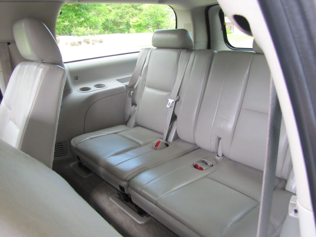 2012 Chevrolet Suburban Image 19