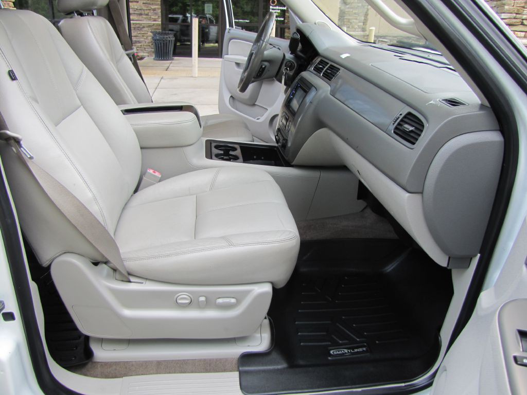 2012 Chevrolet Suburban Image 23