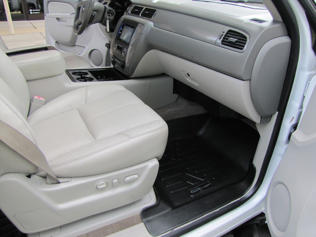 2012 Chevrolet Suburban Image 24