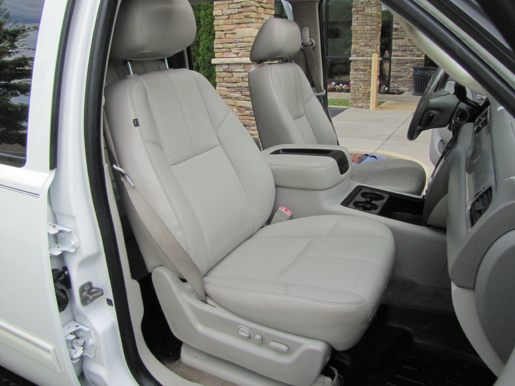 2012 Chevrolet Suburban Image 25