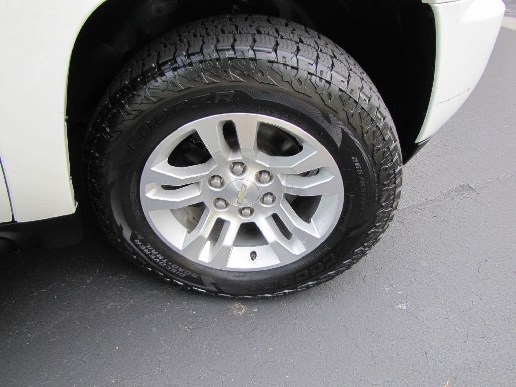 2012 Chevrolet Suburban Image 26