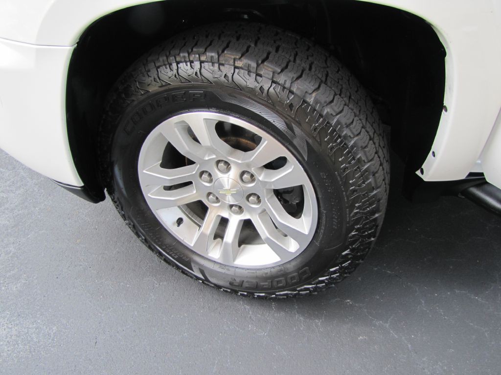 2012 Chevrolet Suburban Image 36