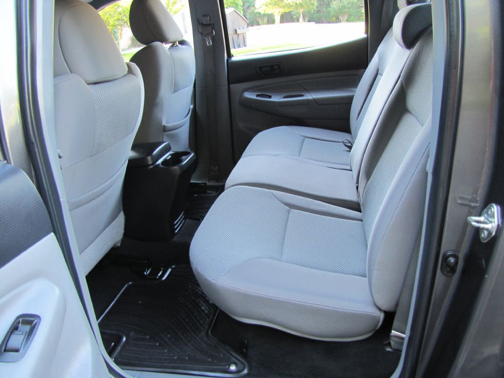 2014 Toyota Tacoma Image 17