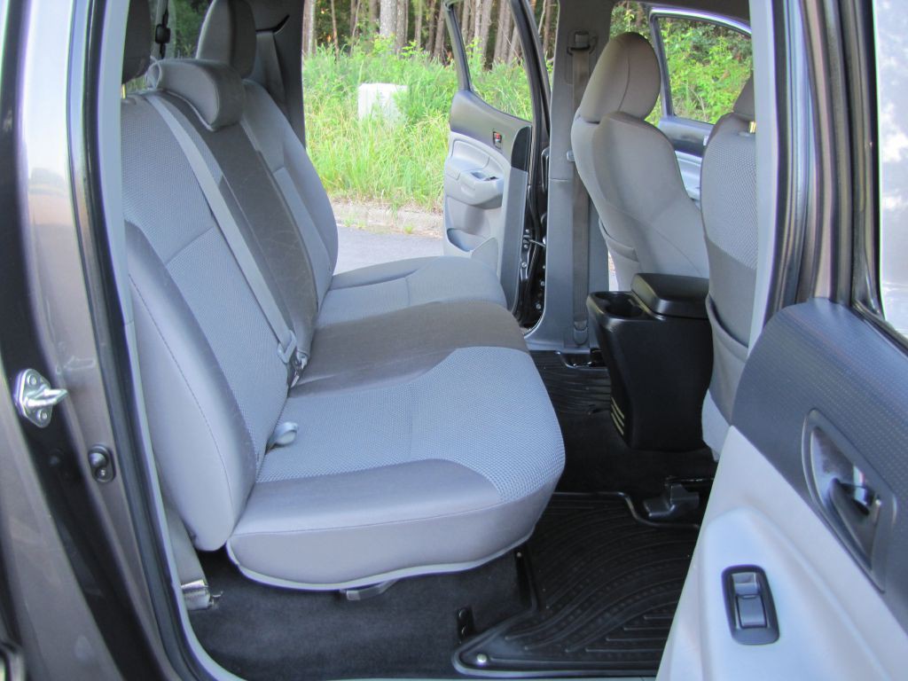 2014 Toyota Tacoma Image 19