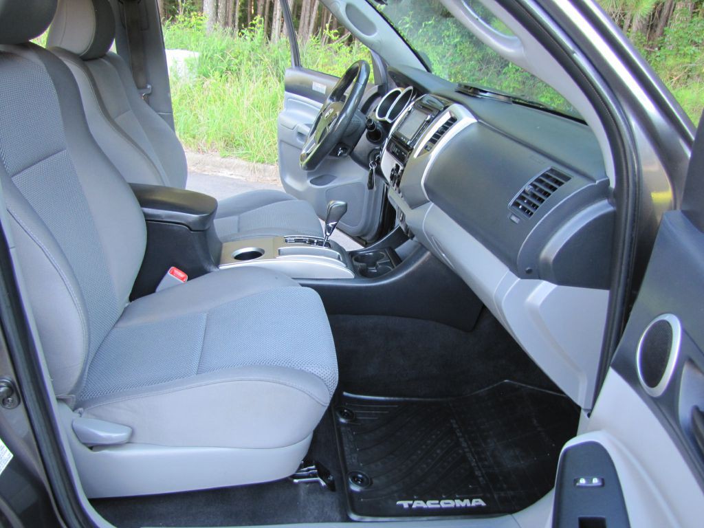2014 Toyota Tacoma Image 21