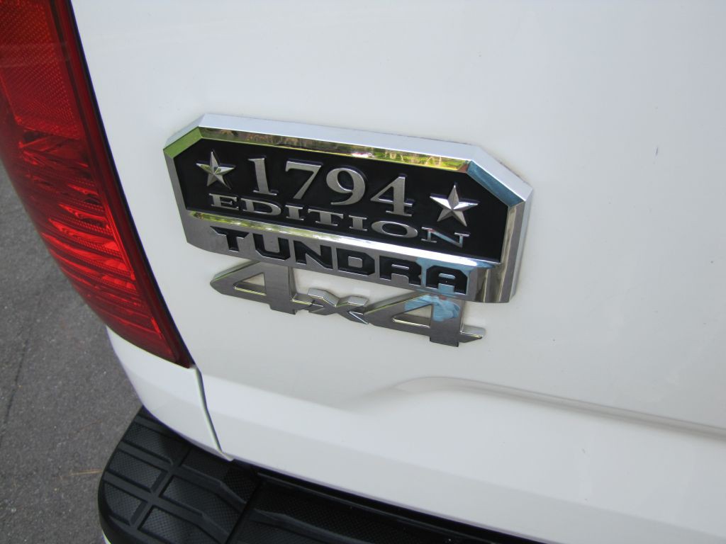 2016 Toyota Tundra Image 32