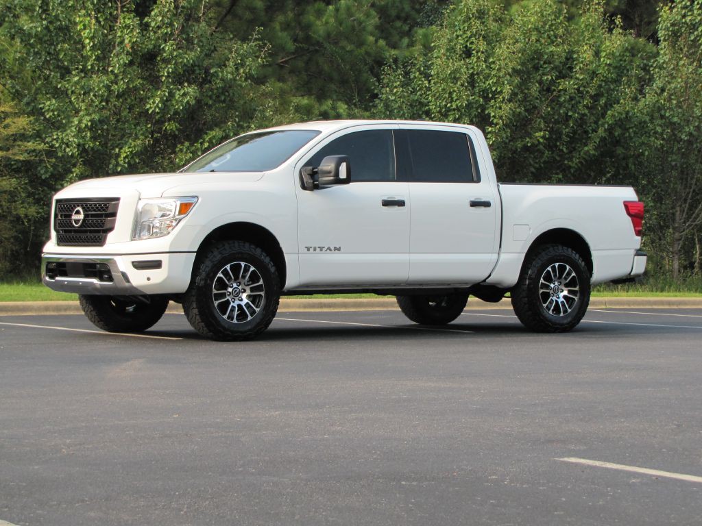 2024 Nissan Titan Image 3
