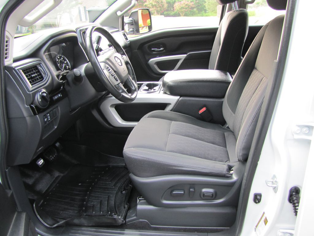 2024 Nissan Titan Image 12