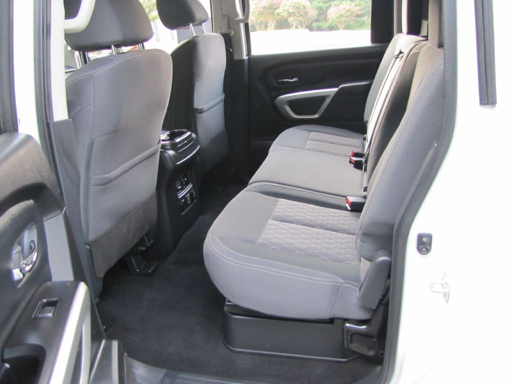 2024 Nissan Titan Image 17