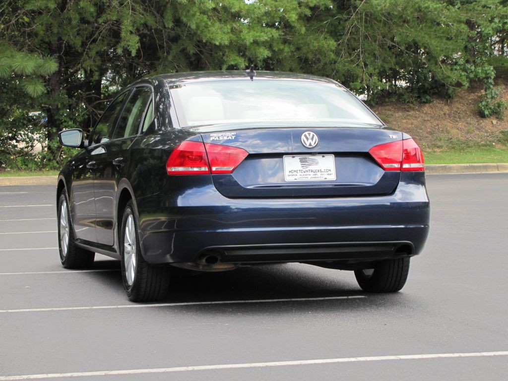 2015 Volkswagen Passat Image 11