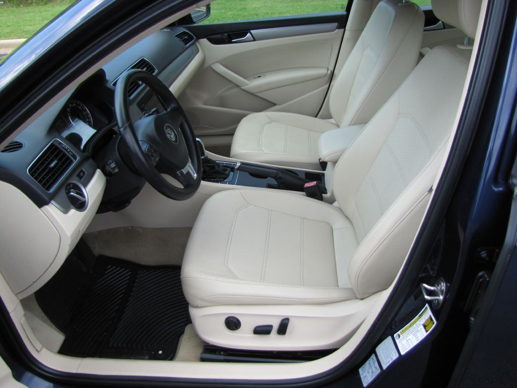 2015 Volkswagen Passat Image 12