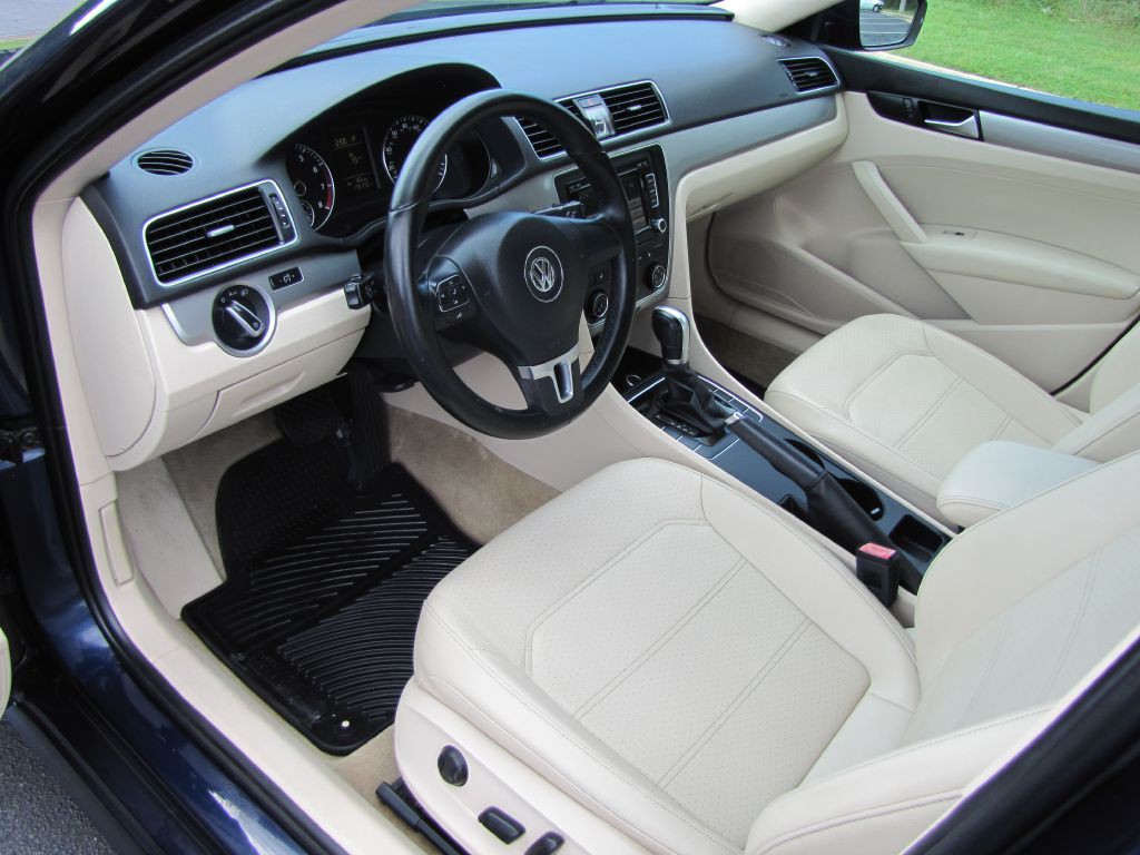 2015 Volkswagen Passat Image 13