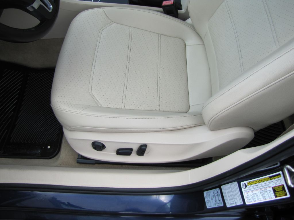 2015 Volkswagen Passat Image 14