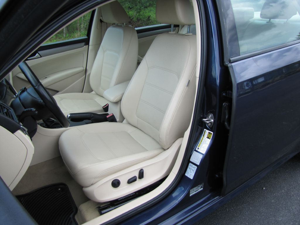 2015 Volkswagen Passat Image 15