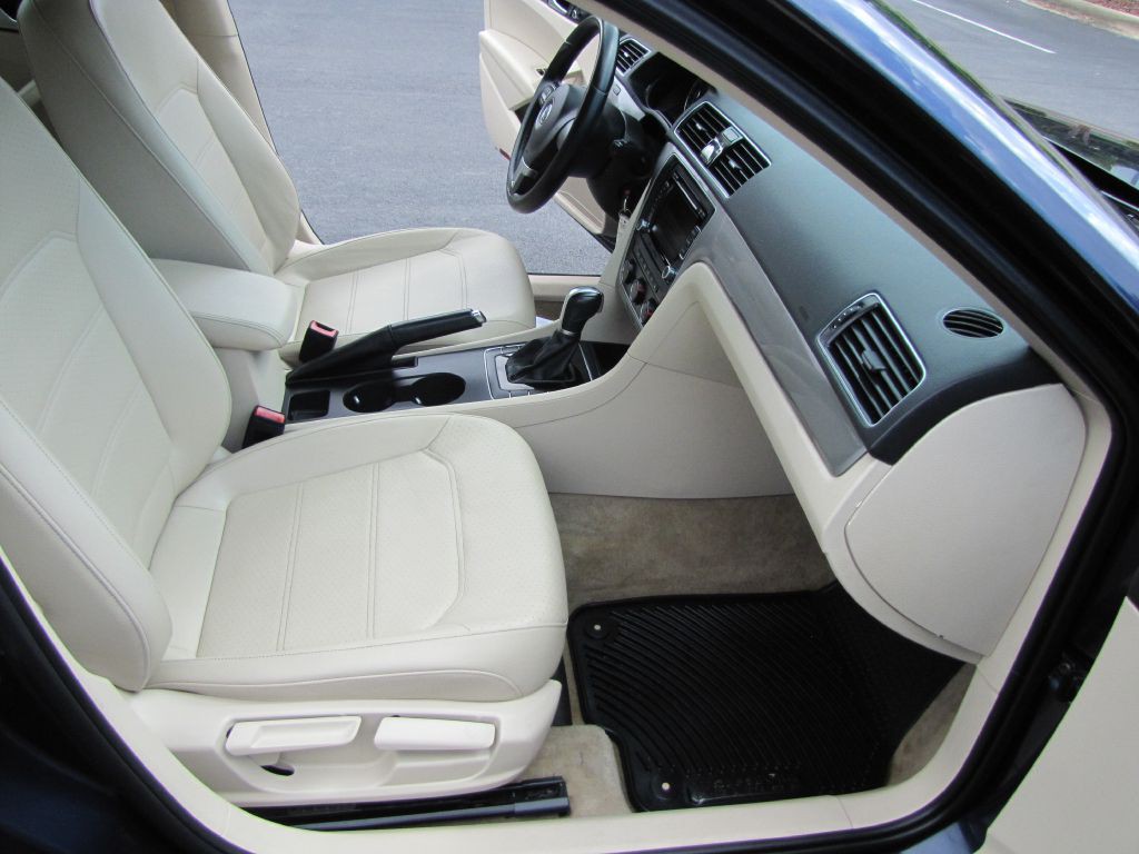 2015 Volkswagen Passat Image 20