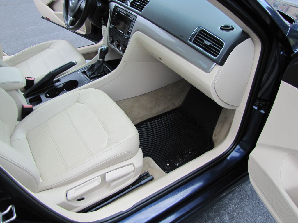 2015 Volkswagen Passat Image 21