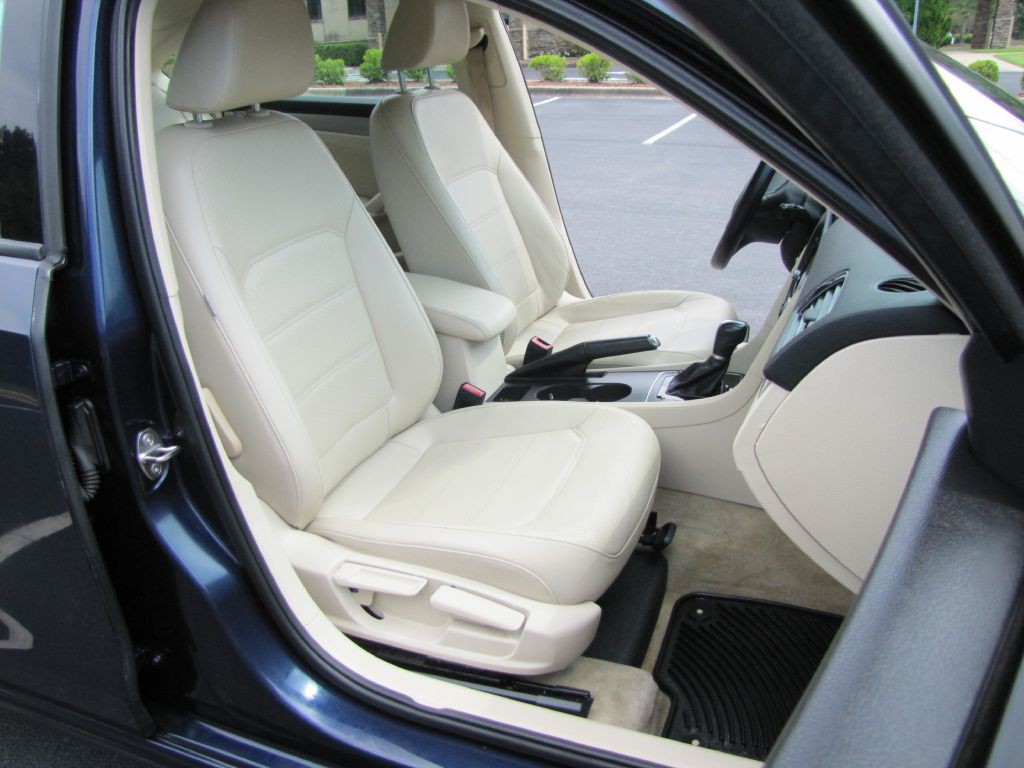 2015 Volkswagen Passat Image 22