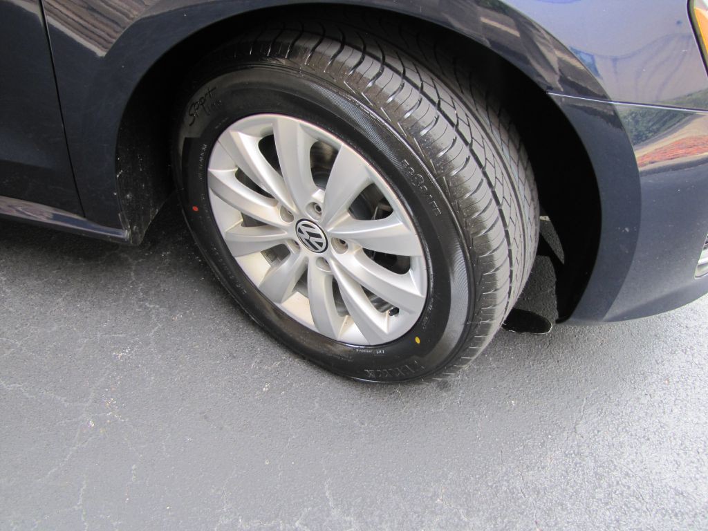 2015 Volkswagen Passat Image 26