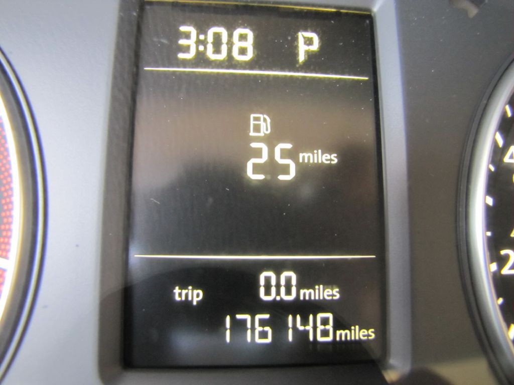2015 Volkswagen Passat Image 30