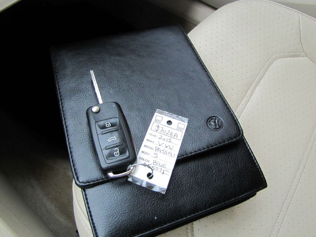 2015 Volkswagen Passat Image 34