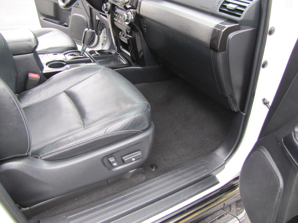 2019 Toyota 4Runner Image 24