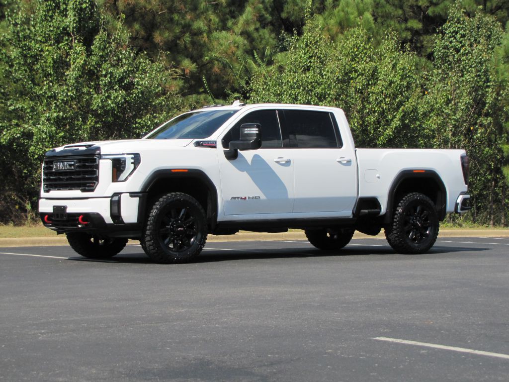 2024 GMC Sierra Image 3