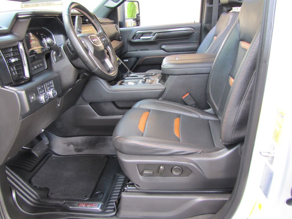 2024 GMC Sierra Image 12
