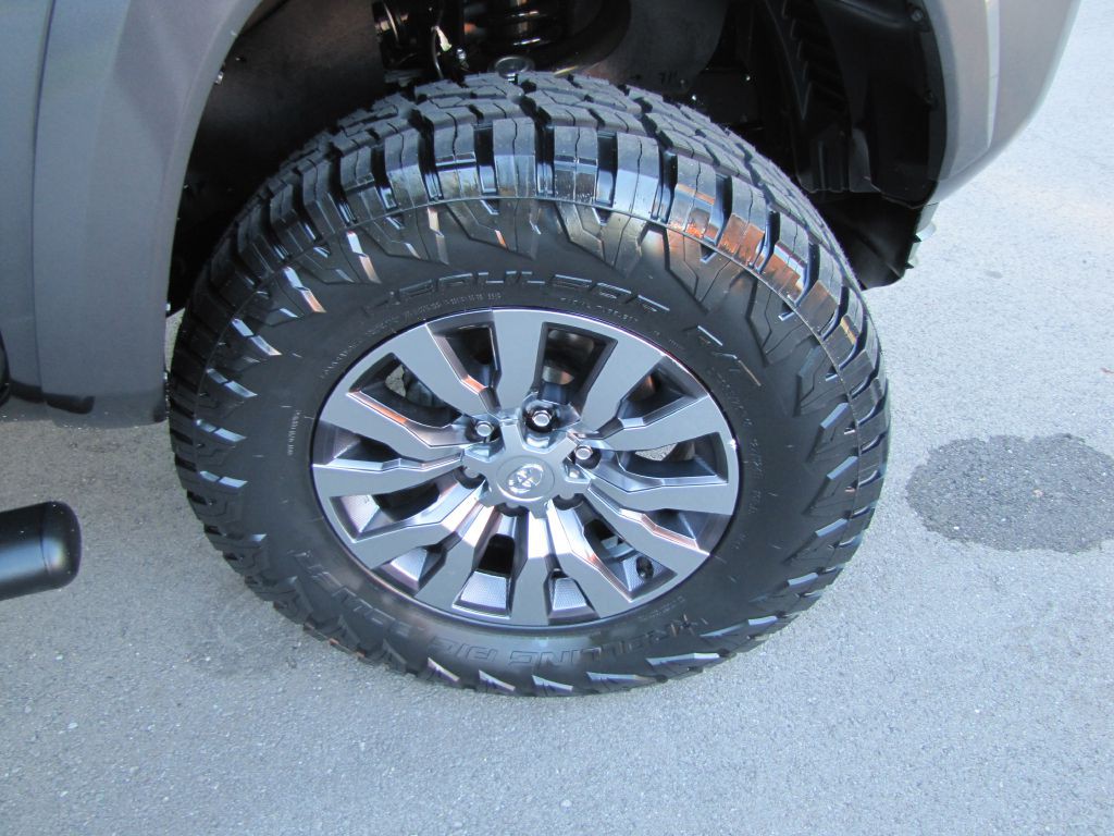 2021 Toyota Tacoma Image 24