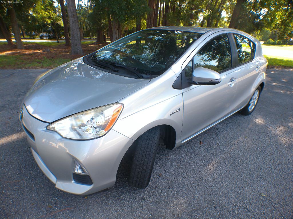 2014 Toyota Prius Image 1