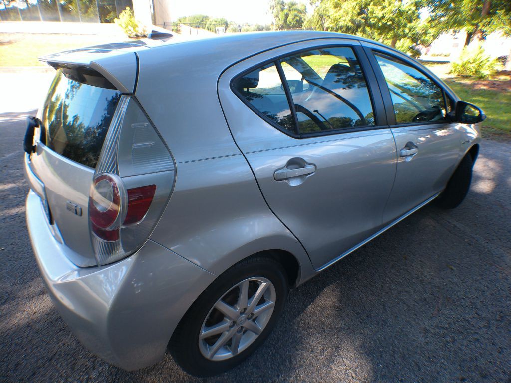 2014 Toyota Prius Image 3