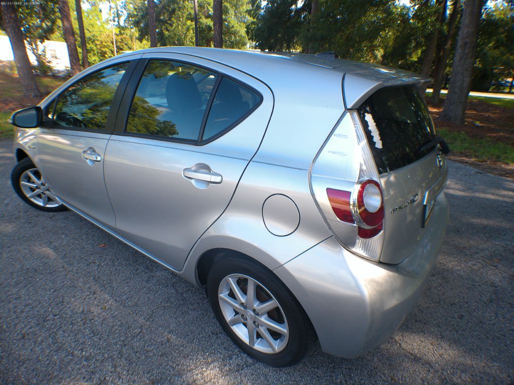 2014 Toyota Prius Image 4