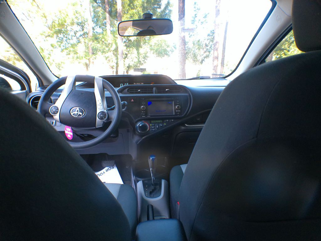 2014 Toyota Prius Image 10