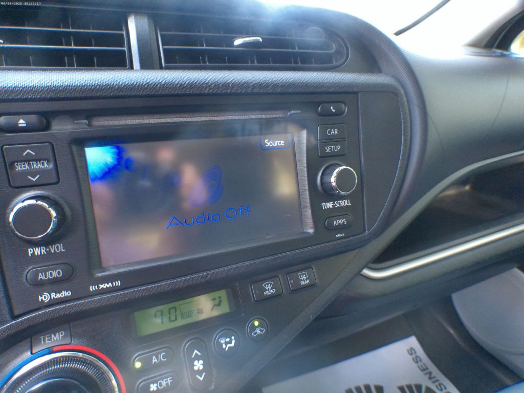 2014 Toyota Prius Image 13