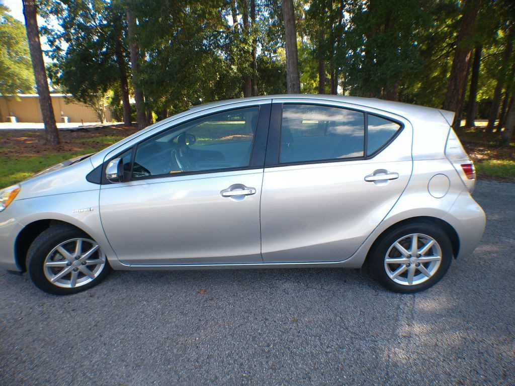 2014 Toyota Prius Image 17
