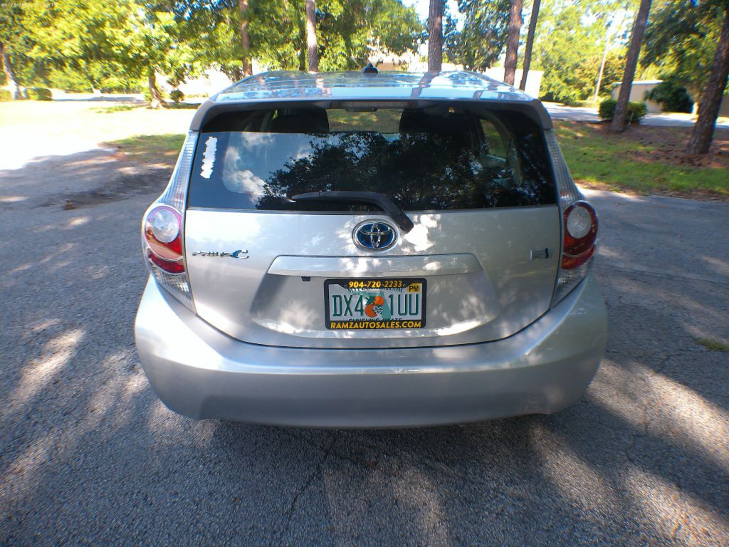 2014 Toyota Prius Image 19