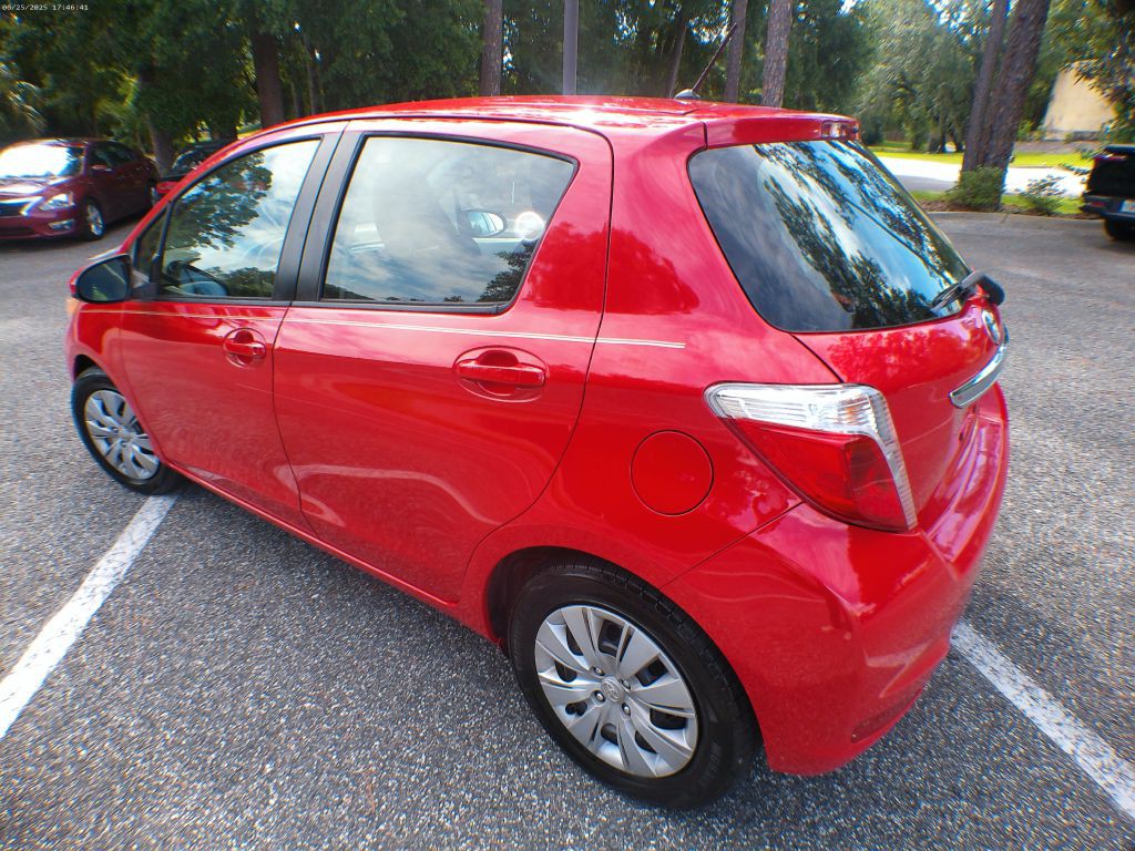 2013 Toyota Yaris Image 4