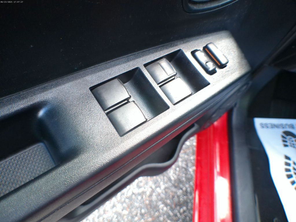 2013 Toyota Yaris Image 9