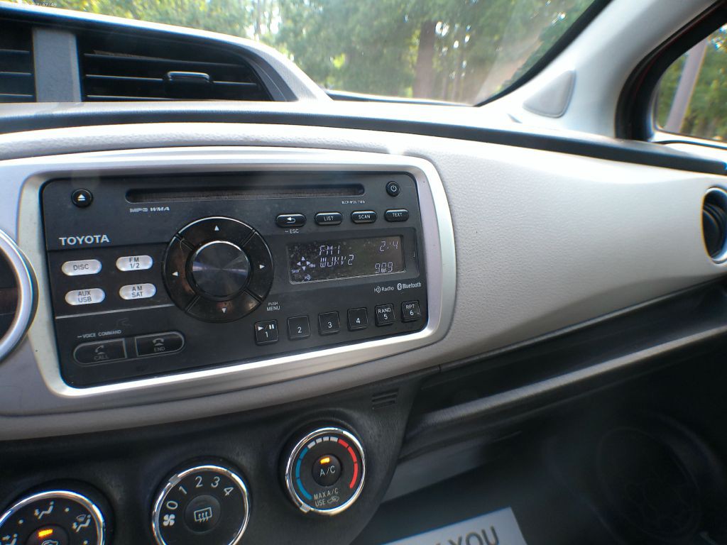 2013 Toyota Yaris Image 11