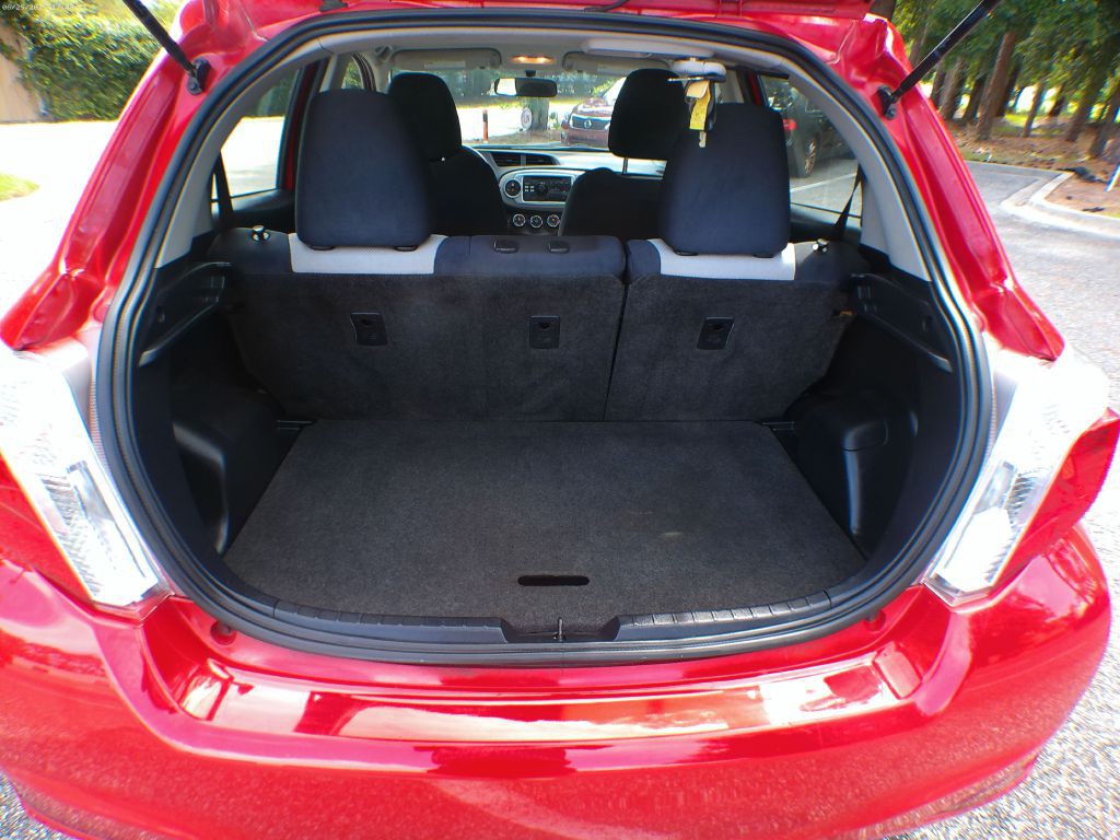2013 Toyota Yaris Image 12