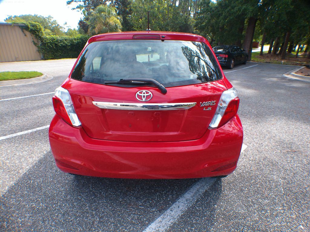 2013 Toyota Yaris Image 16