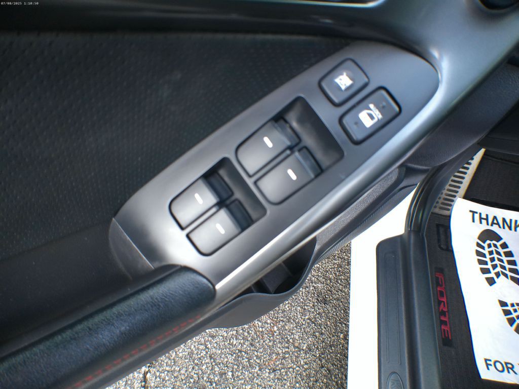 2012 Kia Forte Image 12