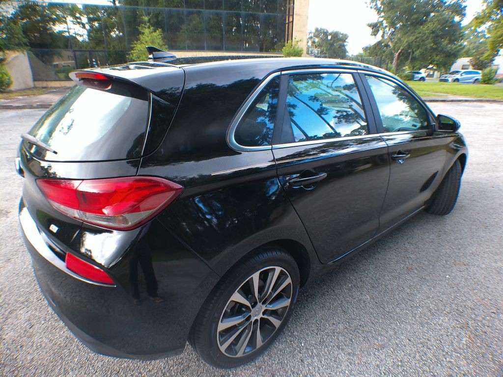 2020 Hyundai Elantra Image 3