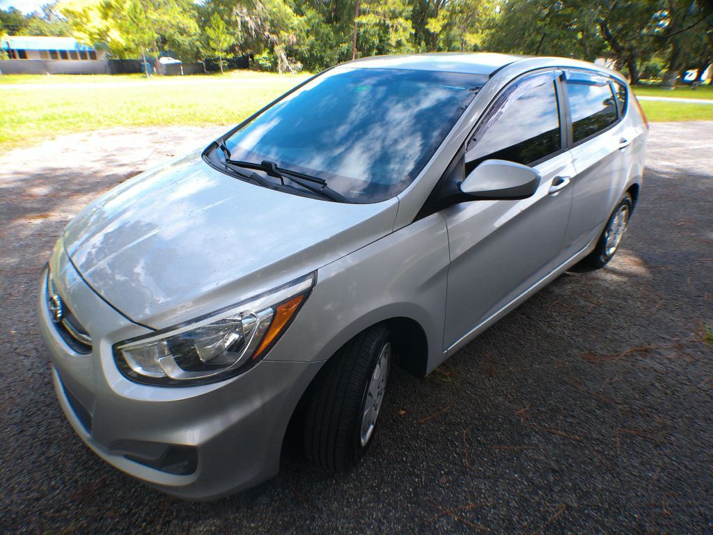 2015 Hyundai Accent Image 1