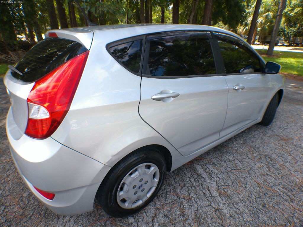 2015 Hyundai Accent Image 3