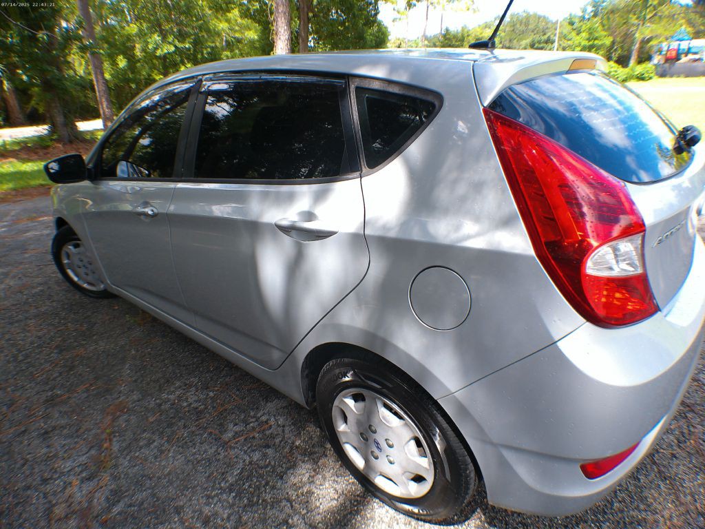 2015 Hyundai Accent Image 4