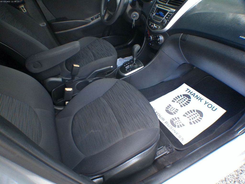 2015 Hyundai Accent Image 6